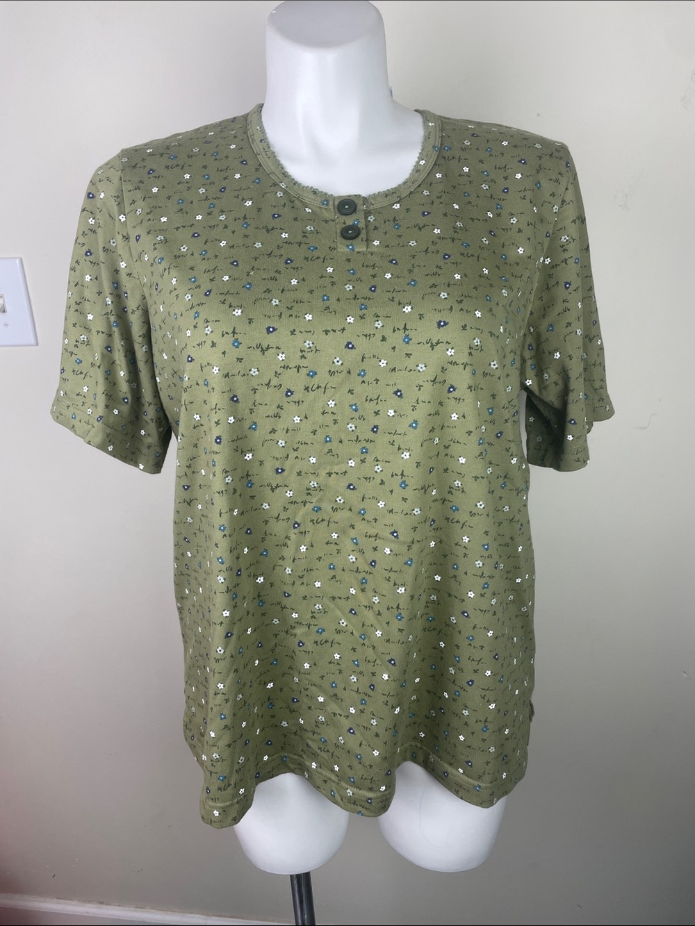 Short Sleeve Henley Shirt Olive Green Floral Size 18/20